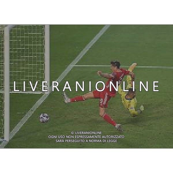 LISBON, PORTUGAL - AUGUST 19: Robert Lewandowski of Bayern Munich misses a chance during the UEFA Champions League Semi Final match between Olympique Lyonnais and Bayern Munich at Estadio Jose Alvalade on August 19, 2020 in Lisbon, Portugal. (Photo by Michael Regan - UEFA/UEFA via Getty Images) AG ALDO LIVERANI SAS