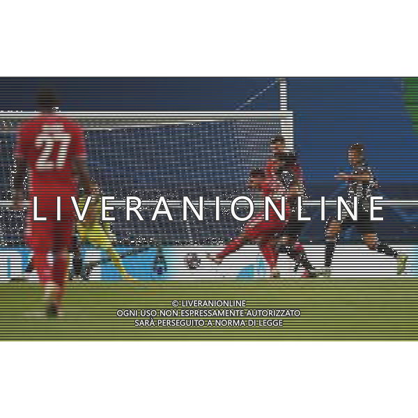 LISBON, PORTUGAL - AUGUST 19: Serge Gnabry of Bayern Munich scores his team\'s first goal during the UEFA Champions League Semi Final match between Olympique Lyonnais and Bayern Munich at Estadio Jose Alvalade on August 19, 2020 in Lisbon, Portugal. (Photo by Julian Finney - UEFA/UEFA via Getty Images) AG ALDO LIVERANI SAS