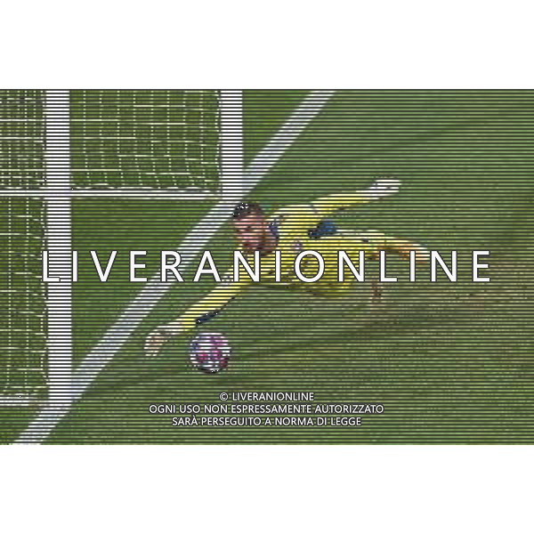 LISBON, PORTUGAL - AUGUST 19: Anthony Lopes of Olympique Lyonnais saves a shot from Leon Goretzka of Bayern Munich (not pictured) during the UEFA Champions League Semi Final match between Olympique Lyonnais and Bayern Munich at Estadio Jose Alvalade on August 19, 2020 in Lisbon, Portugal. (Photo by Michael Regan - UEFA/UEFA via Getty Images) AG ALDO LIVERANI SAS