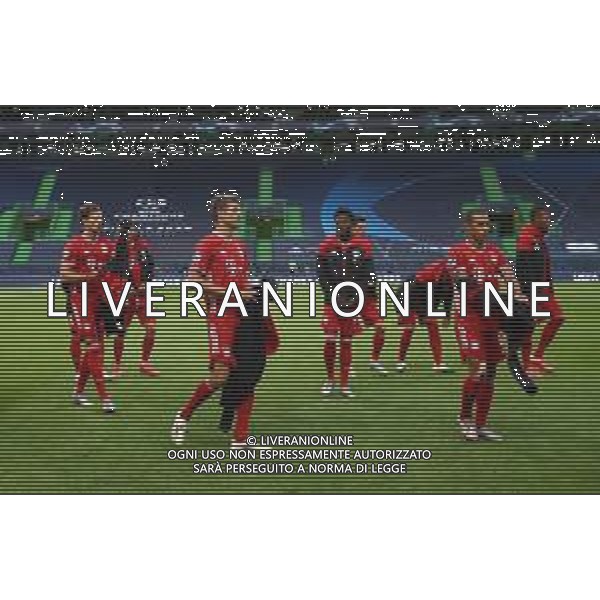 LISBON, PORTUGAL - AUGUST 19: Players of Bayern Munich take their positions for a team photo prior to the UEFA Champions League Semi Final match between Olympique Lyonnais and Bayern Munich at Estadio Jose Alvalade on August 19, 2020 in Lisbon, Portugal. (Photo by UEFA - Handout/UEFA via Getty Images) AG ALDO LIVERANI SAS