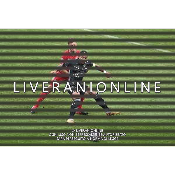 LISBON, PORTUGAL - AUGUST 19: Memphis Depay of Olympique Lyonnais battles for possession with Joshua Kimmich of Bayern Munich during the UEFA Champions League Semi Final match between Olympique Lyonnais and Bayern Munich at Estadio Jose Alvalade on August 19, 2020 in Lisbon, Portugal. (Photo by Michael Regan - UEFA/UEFA via Getty Images) AG ALDO LIVERANI SAS