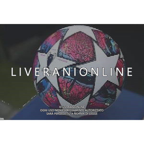 LISBON, PORTUGAL - AUGUST 19: A detailed view the match ball is seen prior to the UEFA Champions League Semi Final match between Olympique Lyonnais and Bayern Munich at Estadio Jose Alvalade on August 19, 2020 in Lisbon, Portugal. (Photo by Julian Finney - UEFA/UEFA via Getty Images) AG ALDO LIVERANI SAS