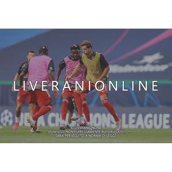 LISBON, PORTUGAL - AUGUST 19: Leon Goretzka of Bayern Munich warms up prior to the UEFA Champions League Semi Final match between Olympique Lyonnais and Bayern Munich at Estadio Jose Alvalade on August 19, 2020 in Lisbon, Portugal. (Photo by Julian Finney - UEFA/UEFA via Getty Images) AG ALDO LIVERANI SAS