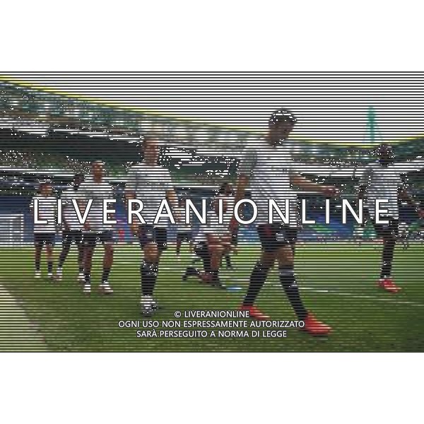 LISBON, PORTUGAL - AUGUST 19: Players of Olympique Lyon warm up prior to the UEFA Champions League Semi Final match between Olympique Lyonnais and Bayern Munich at Estadio Jose Alvalade on August 19, 2020 in Lisbon, Portugal. (Photo by Julian Finney - UEFA/UEFA via Getty Images) AG ALDO LIVERANI SAS