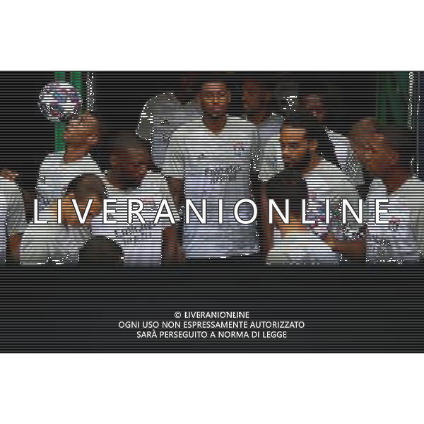 LISBON, PORTUGAL - AUGUST 19: Players of Olympic Lyon walk out to warm up prior to the UEFA Champions League Semi Final match between Olympique Lyonnais and Bayern Munich at Estadio Jose Alvalade on August 19, 2020 in Lisbon, Portugal. (Photo by Julian Finney - UEFA/UEFA via Getty Images) AG ALDO LIVERANI SAS
