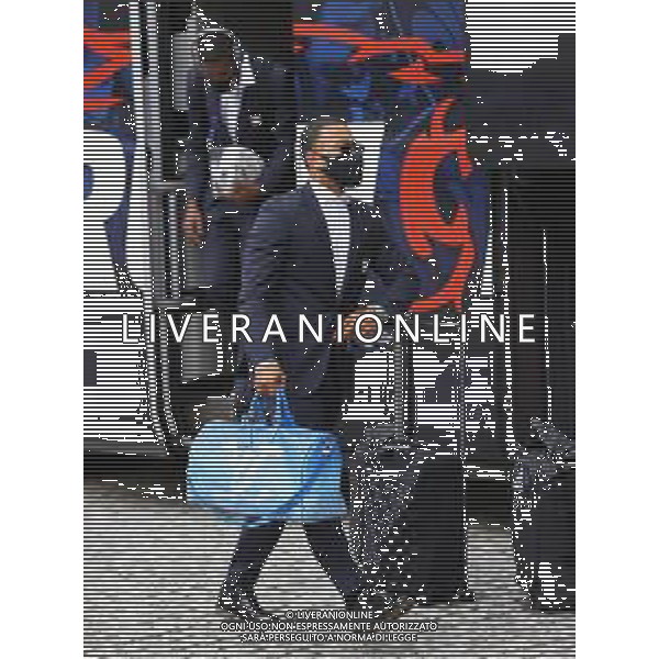 LISBON, PORTUGAL - AUGUST 19: Memphis Depay of Olympique Lyon arrives at the stadium prior to the UEFA Champions League Semi Final match between Olympique Lyonnais and Bayern Munich at Estadio Jose Alvalade on August 19, 2020 in Lisbon, Portugal. (Photo by Julian Finney - UEFA/UEFA via Getty Images) AG ALDO LIVERANI SAS