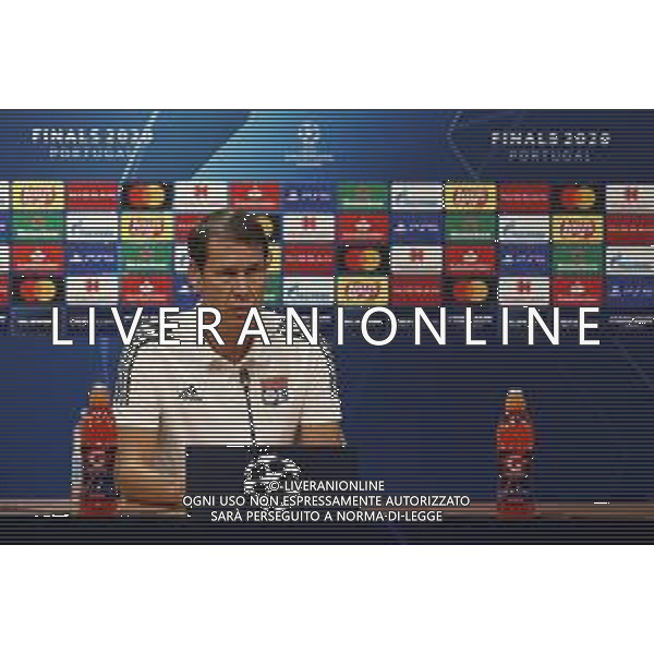 LISBON, PORTUGAL - AUGUST 18: Rudi Garcia, Head Coach of of Olympique Lyon speaks to the media during a press conference ahead of their UEFA Champions League Semi Final match against Bayern Munich at Estadio do Sport Lisboa e Benfica on August 18, 2020 in Lisbon, Portugal. (Photo by UEFA - Handout/UEFA via Getty Images) AG ALDO LIVERANI SAS