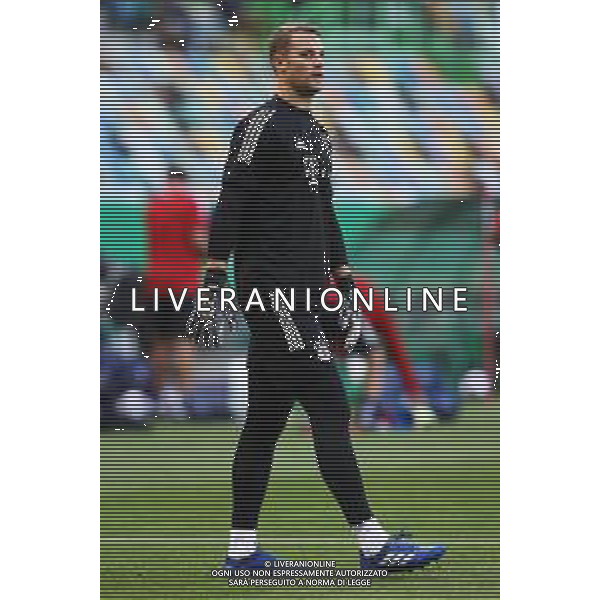LISBON, PORTUGAL - AUGUST 18: Manuel Neuer of Bayern Munich looks on during a training session ahead of their UEFA Champions League Semi Final match against Olympique Lyonnais at Estadio do Sport Lisboa e Benfica on August 18, 2020 in Lisbon, Portugal. (Photo by Carlos Rodrigues - UEFA/UEFA via Getty Images) AG ALDO LIVERANI SAS