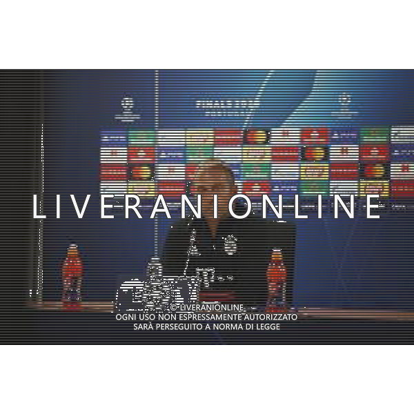 LISBON, PORTUGAL - AUGUST 18: Hans-Dieter Flick, Head Coach of Bayern Munich speaks to the media during a press conference ahead of their UEFA Champions League Semi Final match against Olympique Lyonnais at Estadio do Sport Lisboa e Benfica on August 18, 2020 in Lisbon, Portugal. (Photo by UEFA - Handout/UEFA via Getty Images) AG ALDO LIVERANI SAS