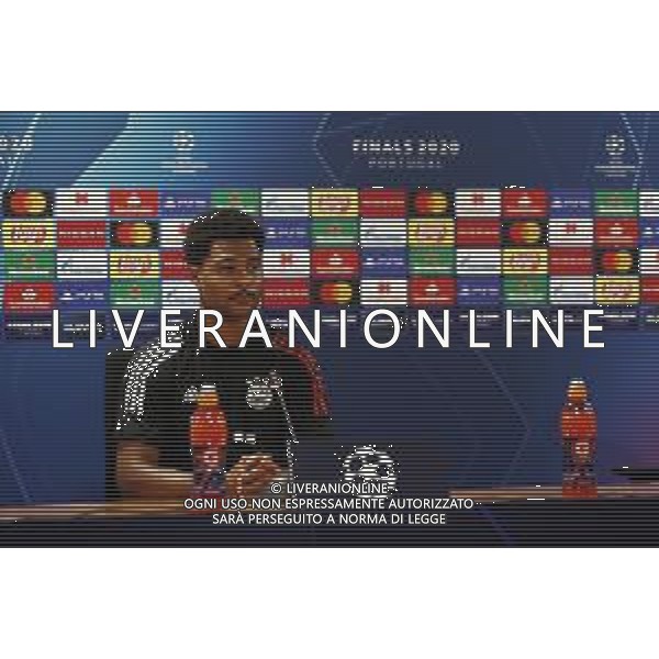 LISBON, PORTUGAL - AUGUST 18: Serge Gnabry of Bayern Munich speaks to the media during a press conference ahead of their UEFA Champions League Semi Final match against Olympique Lyonnais at Estadio do Sport Lisboa e Benfica on August 18, 2020 in Lisbon, Portugal. (Photo by UEFA - Handout/UEFA via Getty Images) AG ALDO LIVERANI SAS
