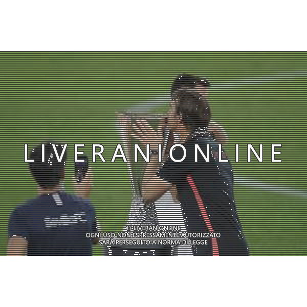 COLOGNE, GERMANY - AUGUST 21: Julen Lopetegui, Head Coach of Sevilla FC kisses the UEFA Europa League Trophy in celebration of his team\'s victory in the UEFA Europa League Final between Seville and FC Internazionale at RheinEnergieStadion on August 21, 2020 in Cologne, Germany. (Photo by Alex Grimm - UEFA/UEFA via Getty Images) AG ALDO LIVERANI SAS