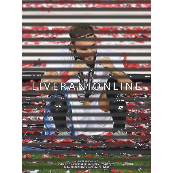 COLOGNE, GERMANY - AUGUST 21: Nemanja Gudelj of Sevilla celebrates following his team\'s victory in the UEFA Europa League Final between Seville and FC Internazionale at RheinEnergieStadion on August 21, 2020 in Cologne, Germany. (Photo by Stuart Franklin - UEFA/UEFA via Getty Images) AG ALDO LIVERANI SAS