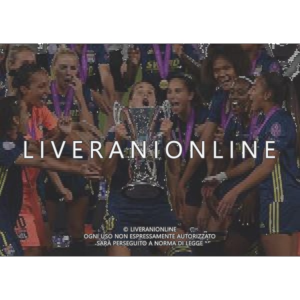 SAN SEBASTIAN, SPAIN - AUGUST 30: Dzsenifer Marozsan of Olympique Lyon celebrates with the UEFA Women\'s Champions League Trophy following her team\'s victory in the UEFA Women\'s Champions League Final between VfL Wolfsburg Women\'s and Olympique Lyonnais at Estadio Anoeta on August 30, 2020 in San Sebastian, Spain. (Photo by Alex Caparros - UEFA/UEFA via Getty Images) AG ALDO LIVERANI SAS