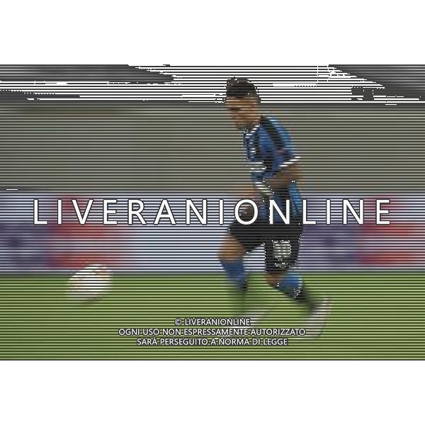 DUESSELDORF, GERMANY - AUGUST 17: Lautaro Martinez of Inter Milan runs with the ball during the UEFA Europa League Semi Final between Internazionale and Shakhtar Donetsk at Merkur Spiel-Arena on August 17, 2020 in Duesseldorf, Germany. (Photo by Alexander Hassenstein - UEFA/UEFA via Getty Images) AG ALDO LIVERANI SAS