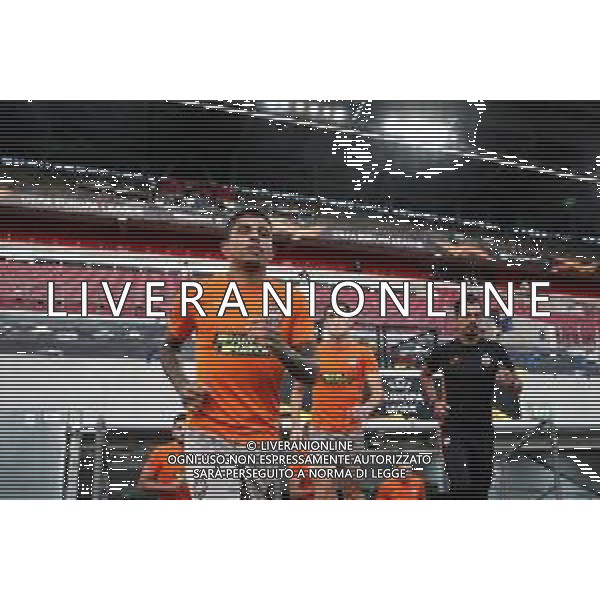 DUESSELDORF, GERMANY - AUGUST 17: Dentinho of Shakhtar Donetsk walks out to warm up prior to the UEFA Europa League Semi Final between Internazionale and Shakhtar Donetsk at Merkur Spiel-Arena on August 17, 2020 in Duesseldorf, Germany. (Photo by Alexander Hassenstein - UEFA/UEFA via Getty Images) AG ALDO LIVERANI SAS