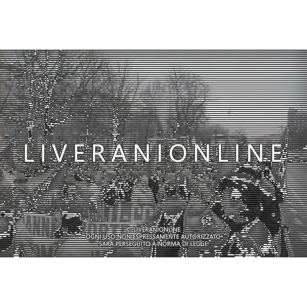 08-03-1985 MILANO COMIZIO DEI SINDACALISTI LUCIANO LAMA OTTAVIANO DEL TURCO E ANTONIO PIZZINATO PER LA FESTA DELLA DONNA NELLA FOTO I MANIFESTANTI AG ALDO LIVERANI SAS
