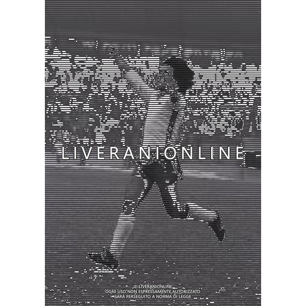 14-02-1982 VARESE CAMPIONATO DI CALCIO SERIE B VARESE CATANIA 1-1 NELLA FOTO ESULTANZA ENRICO VELLA DOPO IL GOAL AG ALDO LIVERANI SAS