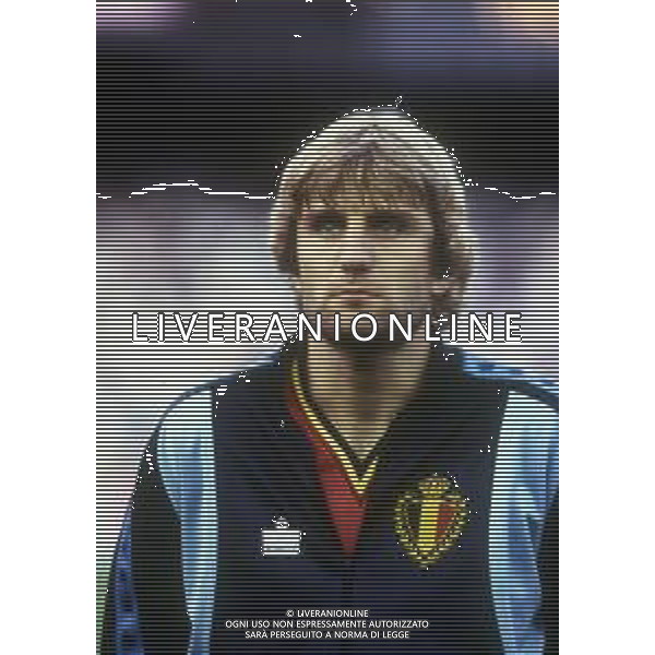 RETROSPETTIVA JAN CEULEMANS CALCIATORE NELLA FOTO JAN CEULEMANS CON LA MAGLIA DELLA NAZIONALE DEL BELGIO NELL\'ANNO 1982 AG ALDO LIVERANI SAS