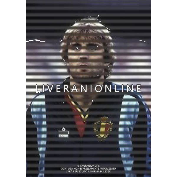 RETROSPETTIVA JAN CEULEMANS CALCIATORE NELLA FOTO JAN CEULEMANS CON LA MAGLIA DELLA NAZIONALE DEL BELGIO NELL\'ANNO 1982 AG ALDO LIVERANI SAS