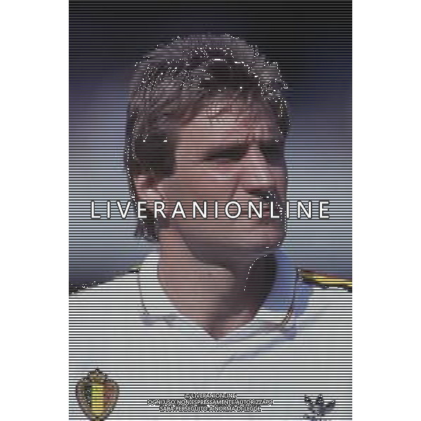 RETROSPETTIVA JAN CEULEMANS CALCIATORE NELLA FOTO JAN CEULEMANS CON LA MAGLIA DELLA NAZIONALE DEL BELGIO NELL\'ANNO 1990 AG ALDO LIVERANI SAS