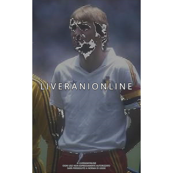 RETROSPETTIVA JAN CEULEMANS CALCIATORE NELLA FOTO JAN CEULEMANS CON LA MAGLIA DELLA NAZIONALE DEL BELGIO NELL\'ANNO 1986 AG ALDO LIVERANI SAS