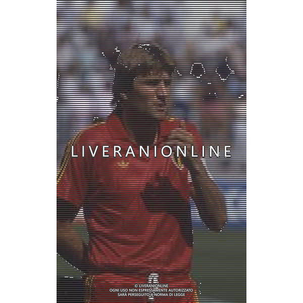 RETROSPETTIVA JAN CEULEMANS CALCIATORE NELLA FOTO JAN CEULEMANS CON LA MAGLIA DELLA NAZIONALE DEL BELGIO NELL\'ANNO 1986 AG ALDO LIVERANI SAS