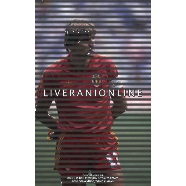 RETROSPETTIVA JAN CEULEMANS CALCIATORE NELLA FOTO JAN CEULEMANS CON LA MAGLIA DELLA NAZIONALE DEL BELGIO NELL\'ANNO 1986 AG ALDO LIVERANI SAS