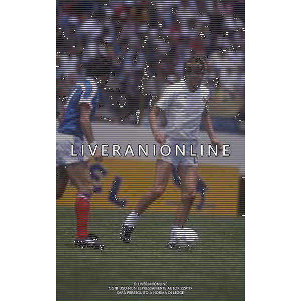 RETROSPETTIVA JAN CEULEMANS CALCIATORE NELLA FOTO JAN CEULEMANS CON LA MAGLIA DELLA NAZIONALE DEL BELGIO NELL\'ANNO 1986 AG ALDO LIVERANI SAS