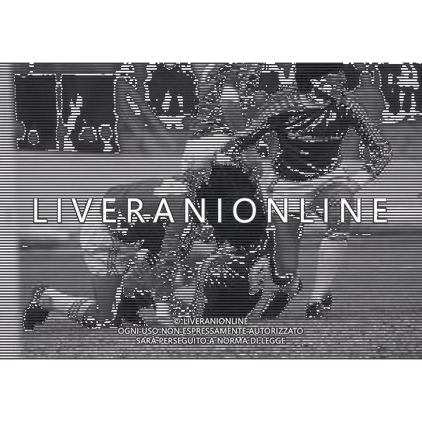 13-12-1981 VARESE-CAMPIONATO DI CALCIO SERIE B VARESE PERUGIA 3-2 NELLA FOTO ABBRACCI GIOCATORI VARESE DOPO IL GOAL AG ALDO LIVERANI SAS