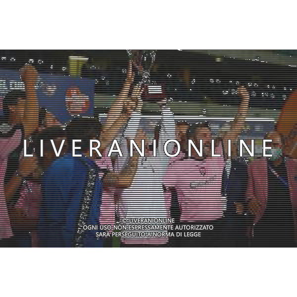 Partita del cuore - Edizione Speciale 2020 Verona, 3 Settembre 2020 Nella foto: Salmo alza il trofeo - coppa Ph. Soli - Ag. Aldo Liverani/ AGENZIA ALDO LIVERANI SAS