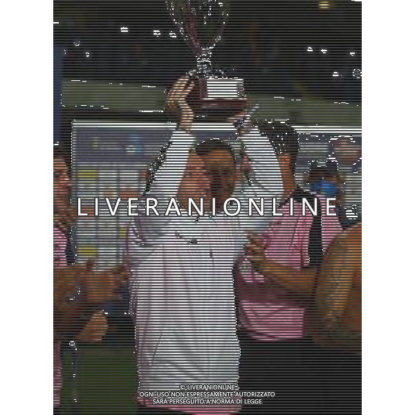 Partita del cuore - Edizione Speciale 2020 Verona, 3 Settembre 2020 Nella foto: Salmo alza il trofeo - coppa Ph. Soli - Ag. Aldo Liverani/ AGENZIA ALDO LIVERANI SAS