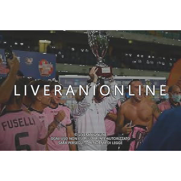 Partita del cuore - Edizione Speciale 2020 Verona, 3 Settembre 2020 Nella foto: Salmo alza il trofeo - coppa Ph. Soli - Ag. Aldo Liverani/ AGENZIA ALDO LIVERANI SAS