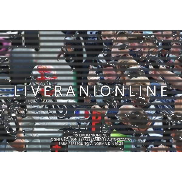 Race winner Pierre Gasly (FRA) AlphaTauri celebrates with the team in parc ferme. 06.09.2020. Formula 1 World Championship, Rd 8, Italian Grand Prix, Monza, Italy, Race Day. - www.xpbimages.com, EMail: requests@xpbimages.com - copy of publication required for printed pictures. Every used picture is fee-liable. © Copyright: Charniaux / XPB Images/ AGENZIA ALDO LIVERANI SAS - ITALY ONLY EDITORIAL USE ONLY