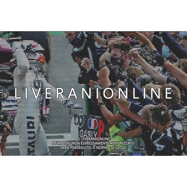 Race winner Pierre Gasly (FRA) AlphaTauri celebrates with the team in parc ferme. 06.09.2020. Formula 1 World Championship, Rd 8, Italian Grand Prix, Monza, Italy, Race Day. - www.xpbimages.com, EMail: requests@xpbimages.com - copy of publication required for printed pictures. Every used picture is fee-liable. © Copyright: Charniaux / XPB Images/ AGENZIA ALDO LIVERANI SAS - ITALY ONLY EDITORIAL USE ONLY