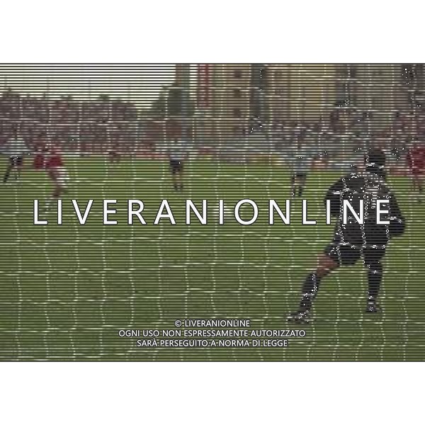 29-08-1999 TREVISO CAMPIONATO DI CALCIO SERIE B TREVISO L.R VICENZA 0-1 NELLA FOTO PAOLO ZILIANI ENTRA IN PORTA DOPO L\'ESPULSIONE DEL PORTIERE GABRIELE ALDEGANI PER PARARARE IL RIGORE CALCIATO DA ANTONINO BERNARDINI AG ALDO LIVERANI SAS