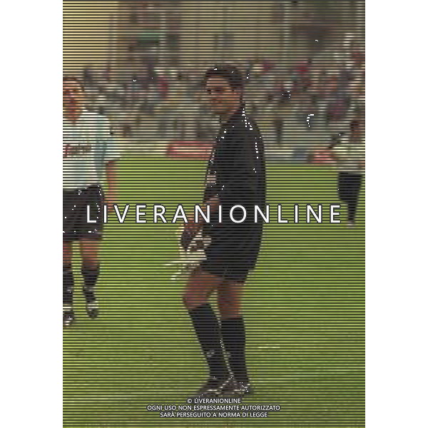 29-08-1999 TREVISO CAMPIONATO DI CALCIO SERIE B TREVISO L.R VICENZA 0-1 NELLA FOTO PAOLO ZILIANI DPO L\'ESPULSIONE DEL POERIERE GABRIELE ALDEGANI PRENDE IL SUO POSTO IN PORTA E PARA UN RIGORE AG ALDO LIVERANI SAS