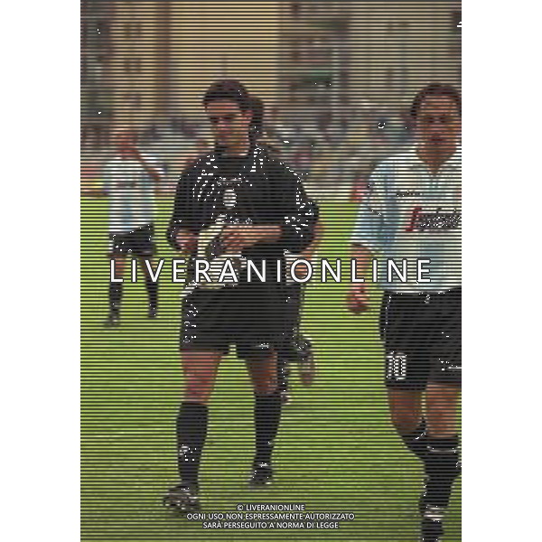 29-08-1999 TREVISO CAMPIONATO DI CALCIO SERIE B TREVISO L.R VICENZA 0-1 NELLA FOTO PAOLO ZILIANI DPO L\'ESPULSIONE DEL POERIERE GABRIELE ALDEGANI PRENDE IL SUO POSTO IN PORTA E PARA UN RIGORE AG ALDO LIVERANI SAS