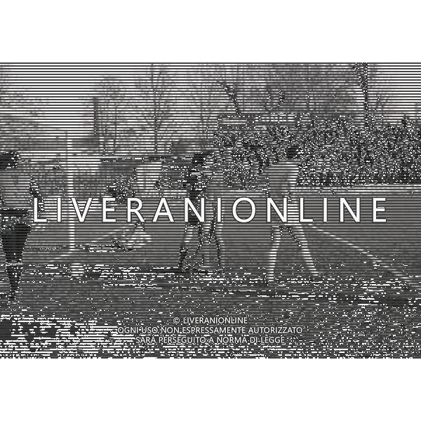 07-12-1980 MONZA CAMPIONATO DI CALCIO SERIE B MONZA LAZIO 2-2 NELLA FOTO ABBRACCI GIOCATORI MONZA DOPO IL GOAL AG ALDO LIVERANI SAS