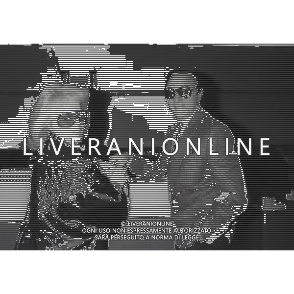 1986 MILANO AEROPORTO LINATE PARTENZA PIPPO BAUDO CON KATIA RICCIARELLI AG ALDO LIVERANI SAS
