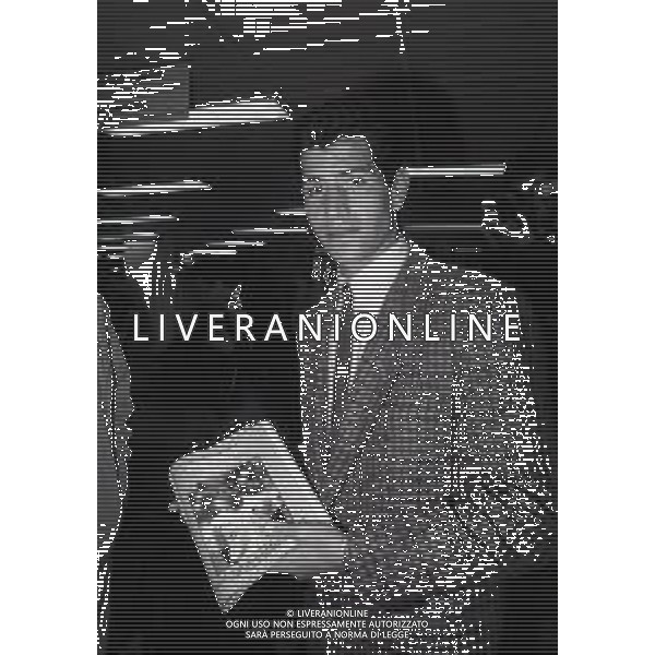 1986 MILANO AEROPORTO DI LINATE ARRIVO DEL NUOVO GIOCATORE DELL\'INTER VINCENZO SCIFO NELLA FOTO VINCENZO SCIFO AG ALDO LIVERANI SAS