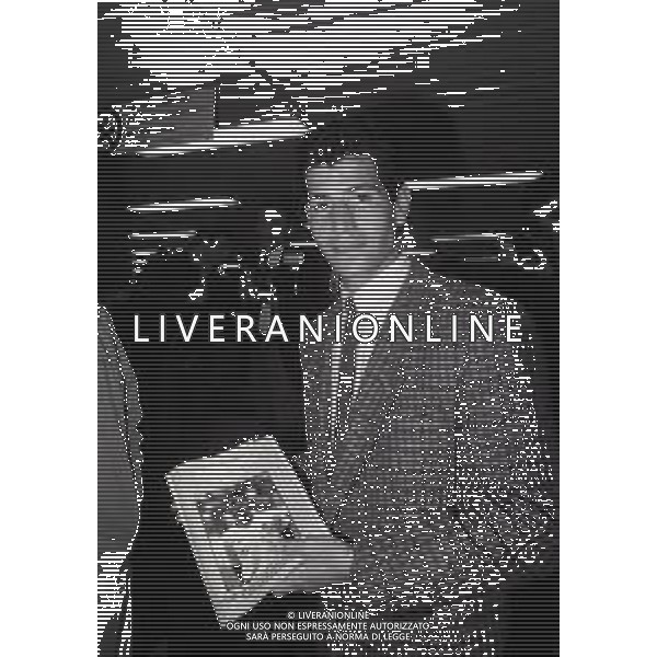 1986 MILANO AEROPORTO DI LINATE ARRIVO DEL NUOVO GIOCATORE DELL\'INTER VINCENZO SCIFO NELLA FOTO VINCENZO SCIFO AG ALDO LIVERANI SAS