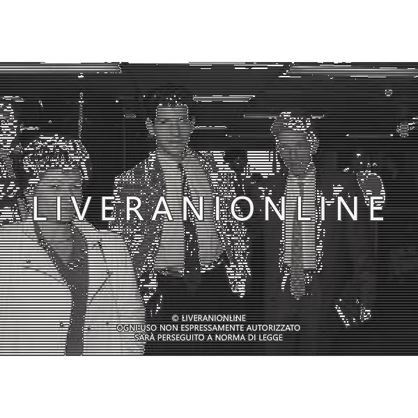 1986 MILANO AEROPORTO DI LINATE ARRIVO DEL NUOVO GIOCATORE DELL\'INTER VINCENZO SCIFO NELLA FOTO VINCENZO SCIFO COI GENITORI AG ALDO LIVERANI SAS