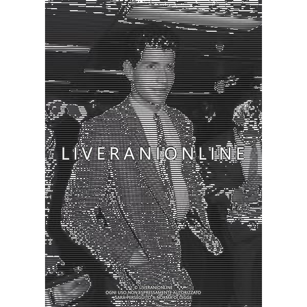 1986 MILANO AEROPORTO DI LINATE ARRIVO DEL NUOVO GIOCATORE DELL\'INTER VINCENZO SCIFO NELLA FOTO VINCENZO SCIFO AG ALDO LIVERANI SAS
