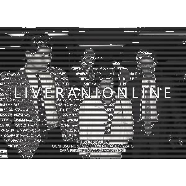 1986 MILANO AEROPORTO DI LINATE ARRIVO DEL NUOVO GIOCATORE DELL\'INTER VINCENZO SCIFO NELLA FOTO VINCENZO SCIFO COI GENITORI AG ALDO LIVERANI SAS