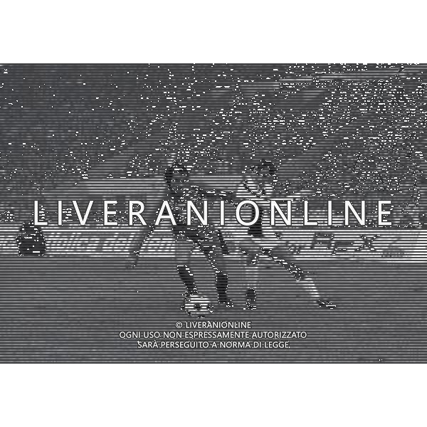 30-01-1983 UDINE CAMPIONATO DI CALCIO SERIE A UDINESE FIORENTINA 0-0 NELLA FOTO ANTONELLO CUCCUREDDU E MASSIMO MAURO AG ALDO LIVERANI SAS