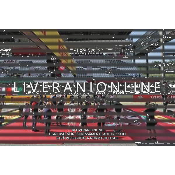 Grid atmosphere - drivers as the grid observes the national anthem. 13.09.2020. Formula 1 World Championship, Rd 9, Tuscan Grand Prix, Mugello, Italy, Race Day. - www.xpbimages.com, EMail: requests@xpbimages.com © Copyright: Bearne / XPB Images / AGENZIA ALDO LIVERANI SAS - ITALY ONLY EDITORIAL USE ONLY