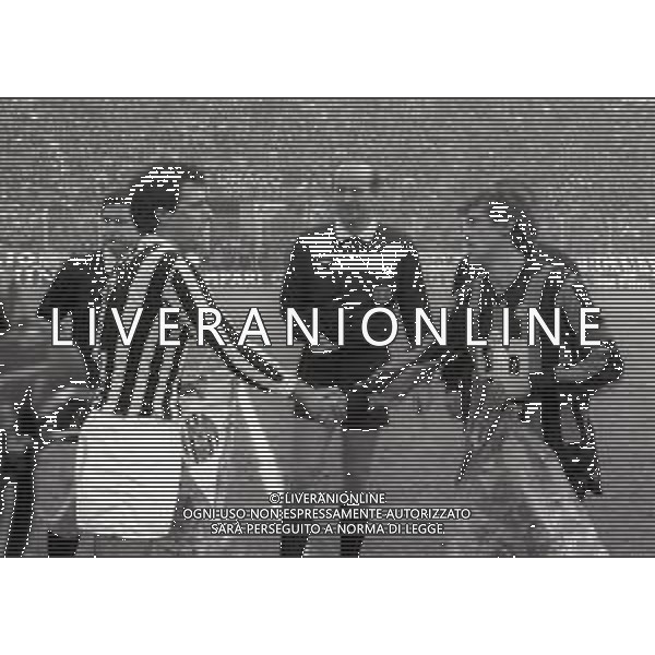 27-01-1985 BERGAMO CAMPIONATO DI CALCIO SERIE A ATALANTA-JUVENTUS 1-1 NELLA FOTO GAETANO SCIREA-ARBITRO PAOLO CASARIN E EUGENIO PERICO AG ALDO LIVERANI SAS