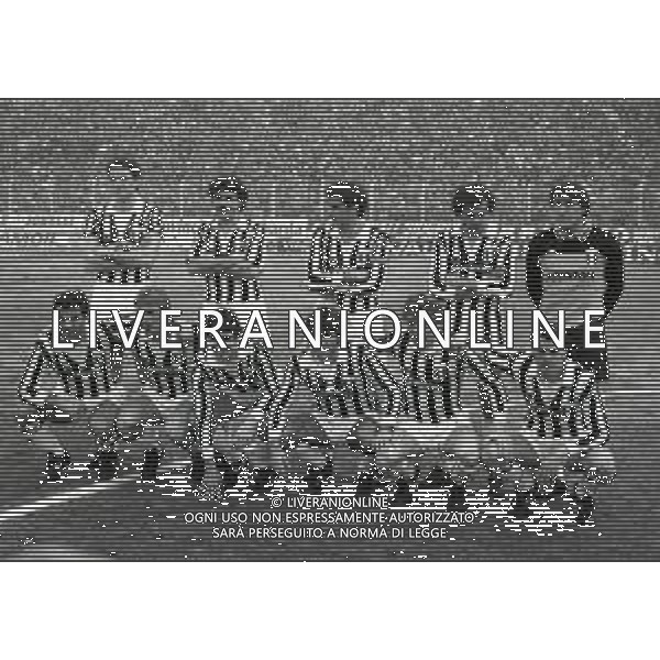 27-01-1985 BERGAMO CAMPIONATO DI CALCIO SERIE A ATALANTA-JUVENTUS 1-1 NELLA FOTO FORMAZIONE JUVENTUS DA SIN IN PIEDI SERGIO BRIO-LUCIANO FAVERO-GAETANO SCIREA-MICHEL PLATINI-LUCIANO BODINI DA SIN SEDUTI ANRONIO CABRINI-MASSIMO BONINI-PAOLO ROSSI-MASSIMO BRIASCHI-ZBIGNEW BONIEK E MARCO TARDELLI AG ALDO LIVERANI SAS