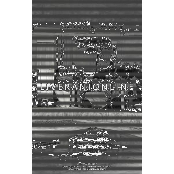 RETROSPETTIVA COMPLESSO MUSICALE RICCHI E POVERI NELLA FOTO IL COMPLESSO MUSICALE DEI RICCHI E POVERI NELL\'ANNO 1972 ALLO ZOO SUL GARDA AG ALDO LIVERANI SAS 