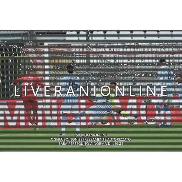 Etrit Berisha (Spal) nei minuti finali para la conclusione ravvicinata di Dani Mota (Monza) Monza vs Spal Campionato Serie BKT - 1° giornata Monza 25-09-2020 U-Power Stadium foto Roberto Garavaglia - agenzia Aldo Liverani sas